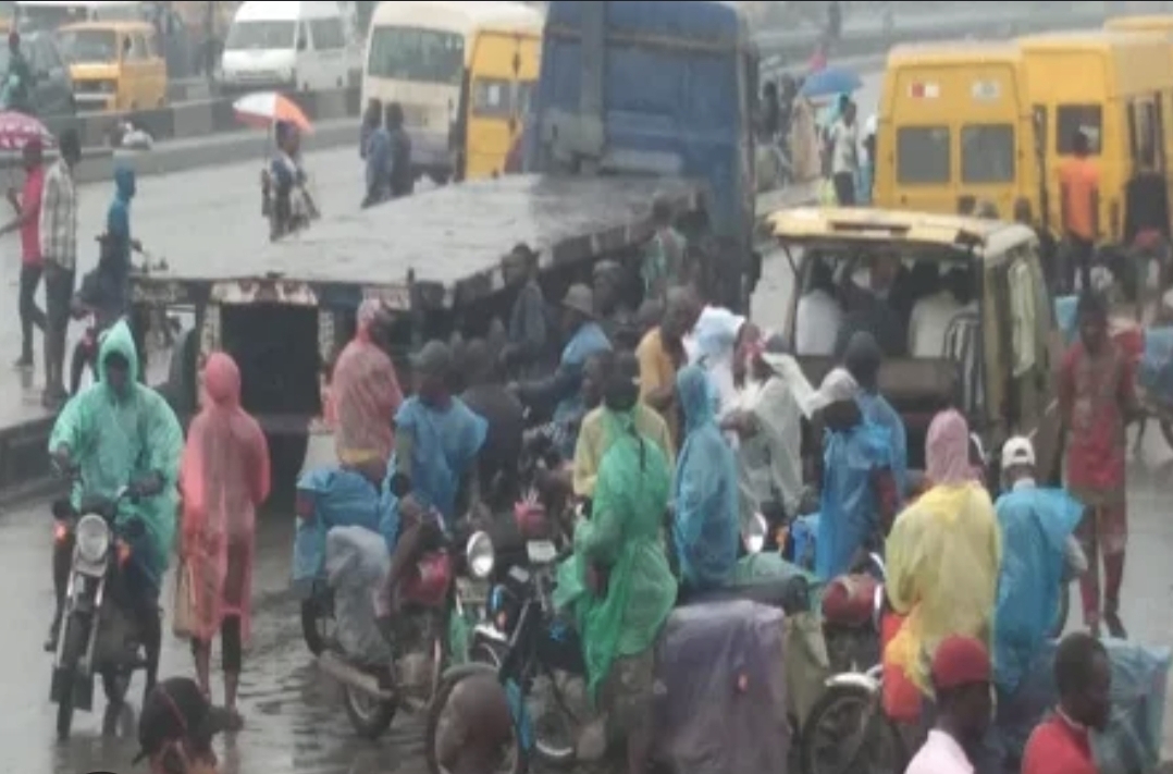 Lagos Commuters Opt for Nylon Raincoats as Intensified Rains Drive Practical Shifts