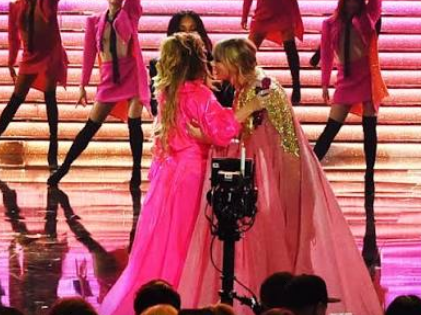 Shania Twain Praises Taylor Swift Ahead of New Album Release