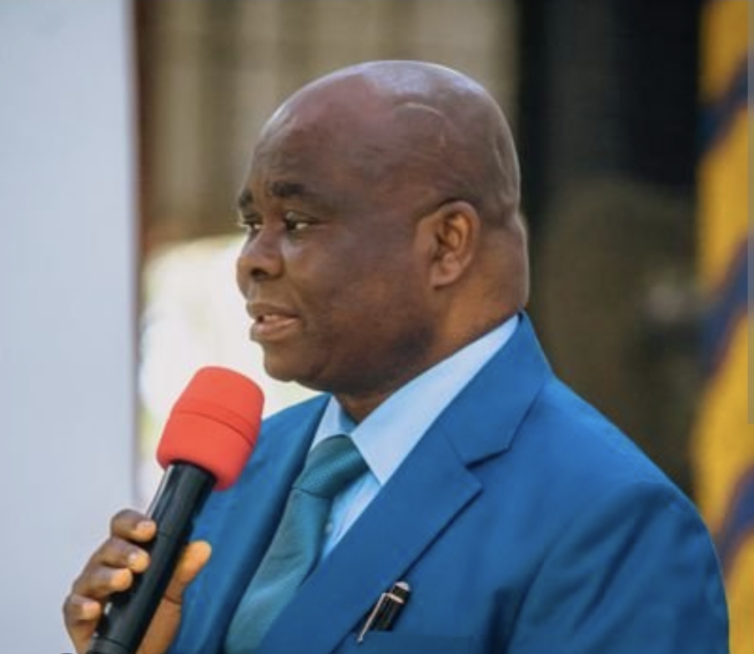 Pastor Muoka Honored with Peace Award at International Crusade